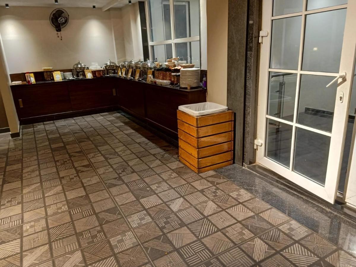 Hotel Royal Livin Варанасі Екстер'єр фото
